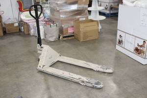 lot 12 image: Crown Pallet Jack