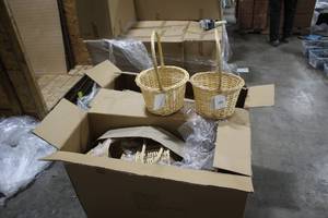 lot 684 image: Lot of (2 Boxes) Easter theme Wicker Baskets 12-count