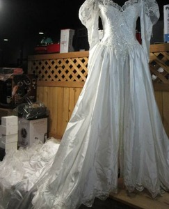 Vintage Wedding Dress w Train