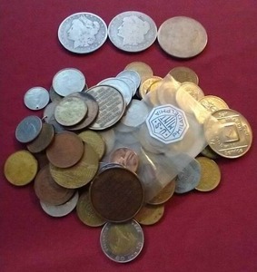 Bag of Mixed Tokens & Foreign Coins With 3 Morgan Dollars