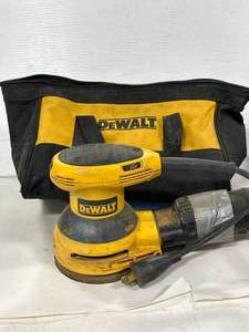 lot 2 image: Dewalt D26453 Orbit Sander wBag (works great)