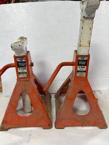 lot 4 image: Pair of 2 Ton Heavy Duty Vehicle Stands