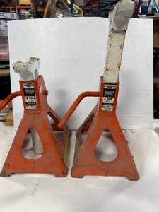 lot 5 image: Pair of 2 Ton Heavy Duty Vehicle Stands