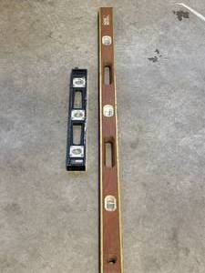 lot 12 image: Craftsman 18 Inch & Master Mechanic 48 Inch Levels