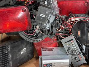 lot 31 image: Emergency Siren, Lights, Components