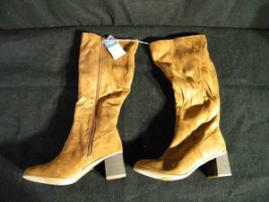 lot 21 image: Brand New with Tags Universal Thread Womens Boots Tan Size 8.5