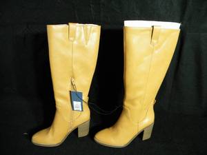 lot 76 image: Brand New Full Length Womens Memory Foam Tan Boots Size 7 12