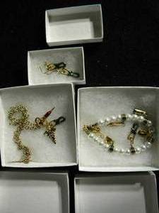 lot 138 image: Whimsical Gifts Jewelry in Original Box