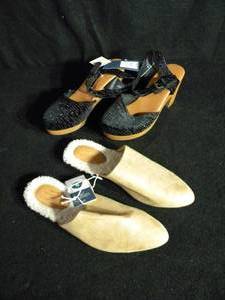 lot 202 image: Brand New with Tags Lot of 2 Womens Sandal and Slippers Size 9