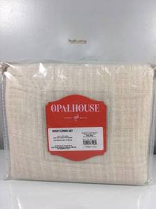 lot 203 image: Brand New Opalhouse by Jungalow FullQueen Duvet Set