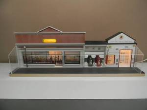lot 1 image: RARE - LIGHTED VEES COLLECTIBLES COLLECTOR CASE  DIE CAST DIPSLAY CASE - By Don Booty, SIGNED - TEXACO SERVICE STATION & CHARLIES CAFE - NICE - FANTASTIC PIECE - APPROX 36W  8D 14H - SEE PICTURES