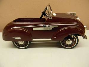 lot 19 image: HALLMARK KIDDIE CAR CLASSICS - 1937 STEELCRAFT BY MURRAY AIRFLOW LUXORY EDITION - WITH COA - NEW IN BOX - NICE - SEE PICTURES