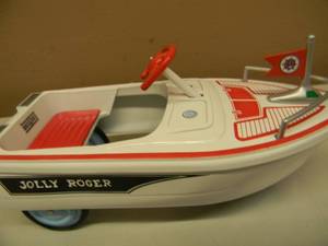 lot 20 image: HALLMARK KIDDIE CAR CLASSICS - MURRAY BOAT JOLLY ROGER LIMITED EDITION - WITH COA - NEW IN BOX - NICE - SEE PICTURES