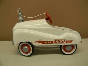 lot 21 image: HALLMARK KIDDIE CAR CLASSICS - MURRAY FIRE CHIEF LIMITED EDITION - WITH COA - NEW IN BOX - NICE - SEE PICTURES
