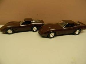 lot 27 image: 2 - AMT ERTL 124 SCALE LIMITED EDITION - 1982 CHEVROLET CORVETTES - NICE - NEW IN BOX - GREAT PIECES - SEE PICTURES