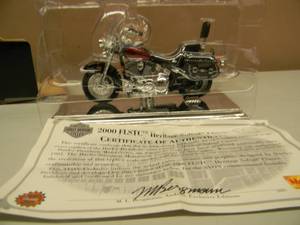 lot 31 image: MAISTO 118 SCALE DIE-CAST METAL COLLECTIBLE - 2000 FLSTC HERITAGE SOFTAIL MOTOR CYCLES HARLEY-DAVIDSON - NICE - NEW IN BOX - GREAT PIECE - SEE PICTURES