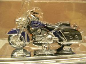 lot 32 image: MAISTO 118 SCALE DIE-CAST METAL COLLECTIBLE - 2000 FLHRC ROAD KING CLASSIC MOTOR CYCLES HARLEY-DAVIDSON - NICE - NEW IN BOX - GREAT PIECE - SEE PICTURES