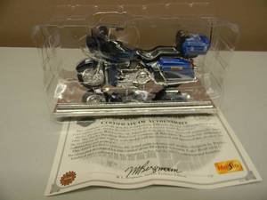 lot 33 image: MAISTO 118 SCALE DIE-CAST METAL COLLECTIBLE - FLTRSET2  SCREAMIN EAGLE ROAD GLIDE MOTOR CYCLES HARLEY-DAVIDSON - NICE - NEW IN BOX - GREAT PIECE - SEE PICTURES