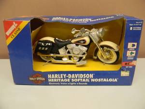 lot 44 image: VINTAGE 1995 BUDDY L CLASSIC #5614V HARLEY-DAVIDSON HERITAGE SOFTAIL NOSTALGIA - ELECTRONIC VOICE, LIGHTS,SOUNDS - NEW IN BOX - NICE - SEE PICTURES