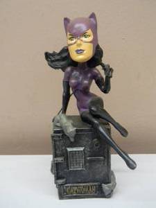 lot 62 image: CATWOMAN MONOGRAM MASTERWORKS DC COMICS BOBBLEHEAD - VERY COOL PIECE - APPROX 8 - SEE PICTURES
