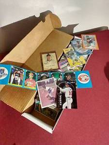 lot 78 image: Box of Baseball Cards