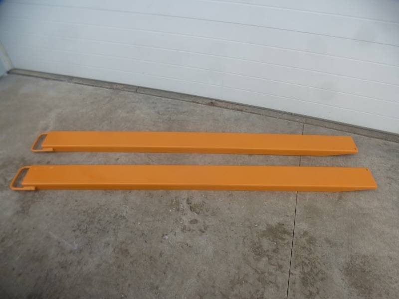 lot 156 image: Landhoner Pallet Fork Extensions