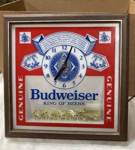 Vintage Budweiser Deluxe Label Sign  Lighted Clock (Works)