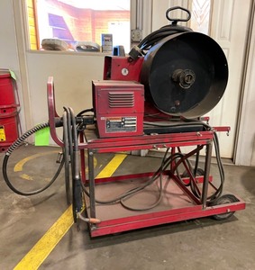 lot 9 image: Lincoln Invertec V300-PRO Welder