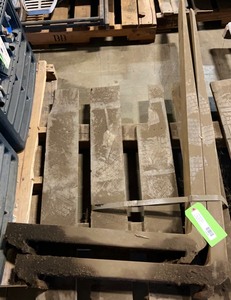 lot 43 image: Pallet Forks