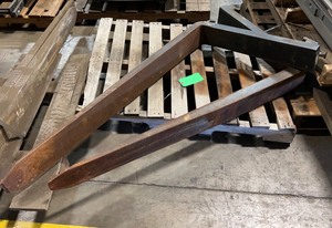 lot 44 image: Pallet Forks