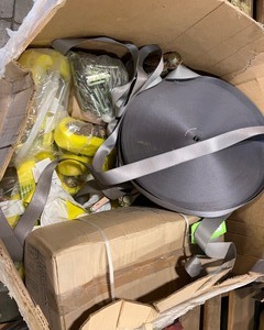 lot 26 image: Box Of Rachet Straps