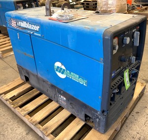 lot 2 image: Trailblazer 302 Engine Drive Welder