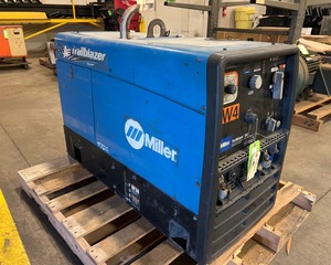 lot 14 image: Trailblazer 302 Engine Drive Welder