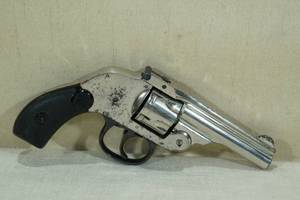 lot 48 image: Harrington & Richardson Hammerless Second Model .32 S&W Top Break Revolver