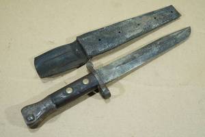 lot 60 image: 1891 Wilkinson London Double Edged Knife Bayonet