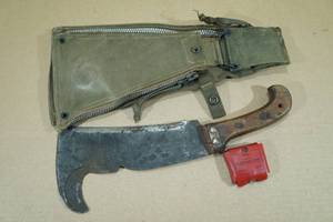 lot 67 image: Vintage Victor Tool Co Woodmans Pal Survival Axe - Land Clearing Tool
