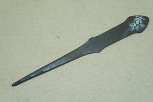 lot 68 image: Antique Metal Hair Pin