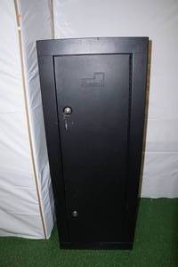 lot 77 image: Homak Locking Gun Cabinet