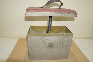 lot 81 image: Vintage Turn-About Seat and Shell Case