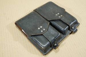 lot 85 image: Leather Ammo Pouch - 7.62 x 39mm Ammo on Stripper Clips