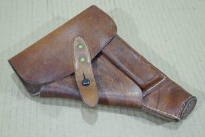 lot 104 image: Brown Leather Pistol Holster