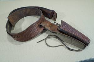 lot 108 image: Viking Tooled Leather Belt with Pistol Holster