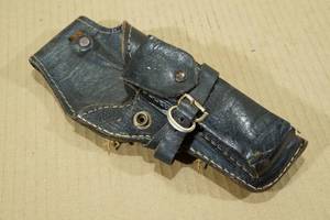 lot 126 image: Vintage Black Leather Pistol Holster with Magazine Pouch