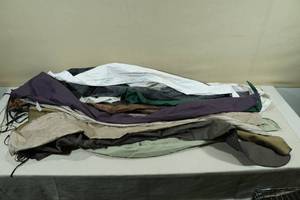 lot 161 image: 14 Assorted Long Gun Socks