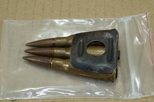 lot 200 image: French Berthier 3 Round Clip with 8mm Lebel Ammo