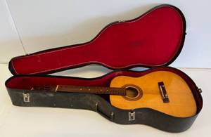 Vintage Checkmate Gultar With Case 1 Broken String