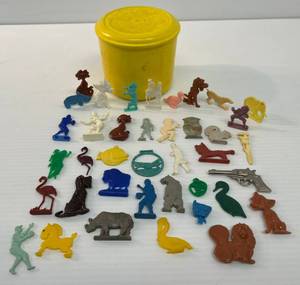 Group Of Vintage CrackerJack Toys