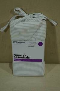 lot 216 image: 2 Microfiber Standard Pillowcases -Grey Stripe