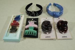 lot 225 image: Assorted Hair Clips