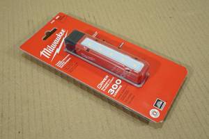 lot 5 image: Milwaukee Rover Magnetic Flood Light 300 Lumens